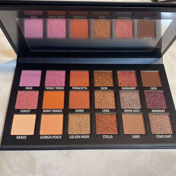 Kab Cosmetics eyeshadow palette - Picture 3 of 5